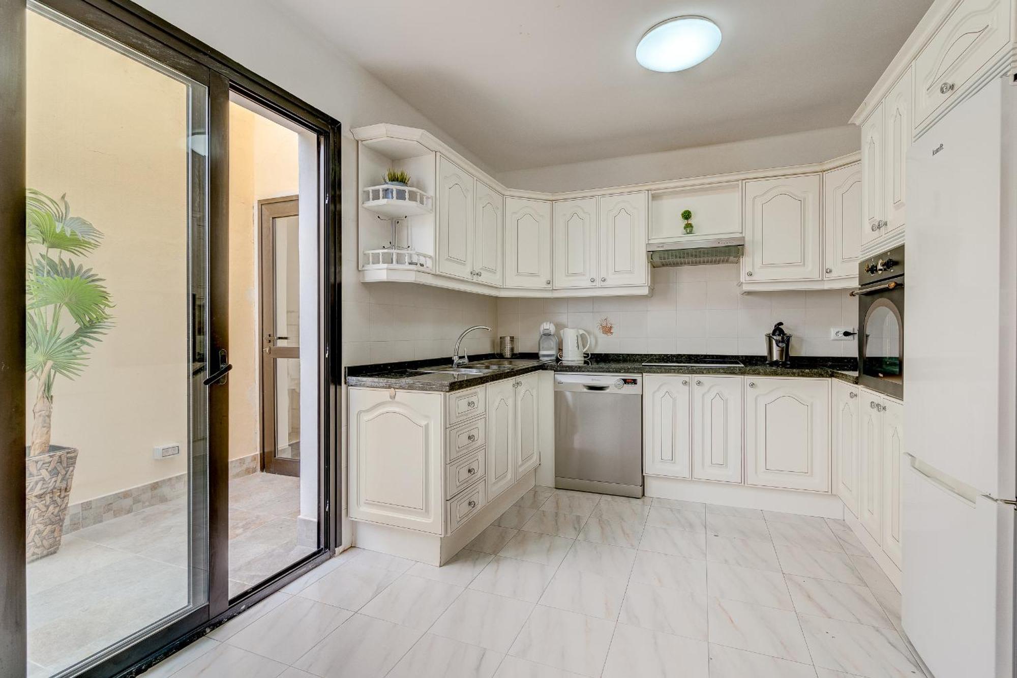 Villa Natali ,Luxury 3-Levels Large Villa On Tenerife, Ocean View, Private Poo L& Barbecue Area Costa Adeje  ภายนอก รูปภาพ